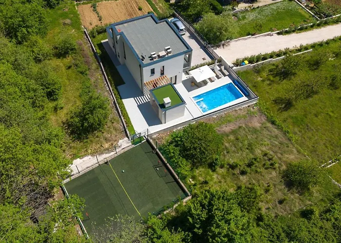 3-bedroom Pera With Heated Pool, 7km From Βίλα *