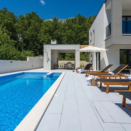New! 3-bedroom Pera With Heated Pool, 7km From Gata