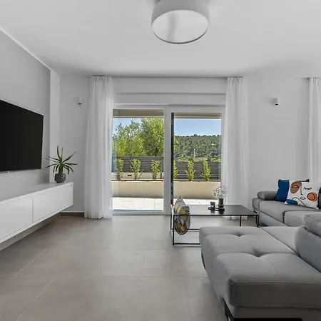 Villa 3-bedroom Pera With Heated Pool, 7km From *