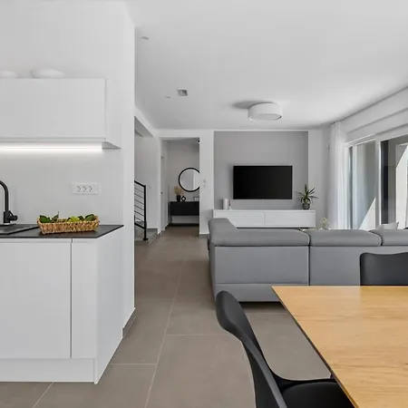 Villa New! 3-bedroom Pera With Heated Pool, 7km From *