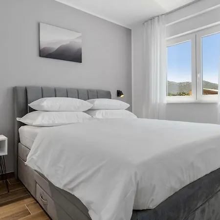 Villa New! 3-bedroom Pera With Heated Pool, 7km From *