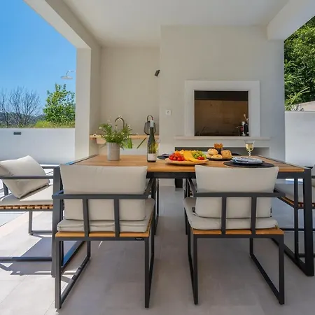 3-bedroom Pera With Heated Pool, 7km From Gata