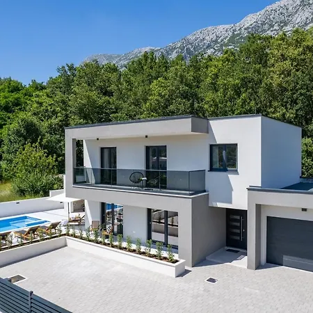 New! 3-bedroom Pera With Heated Pool, 7km From Gata