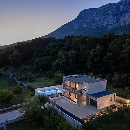 New! 3-bedroom Pera With Heated Pool, 7km From Gata