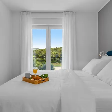 New! 3-bedroom Pera With Heated Pool, 7km From Gata