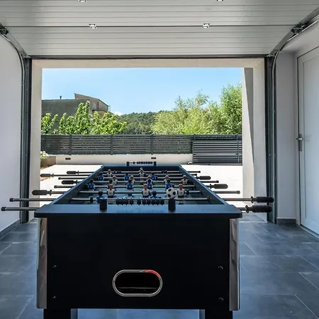3-bedroom Pera With Heated Pool, 7km From Villa