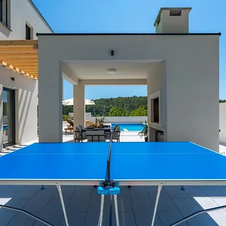 3-bedroom Pera With Heated Pool, 7km From Villa *