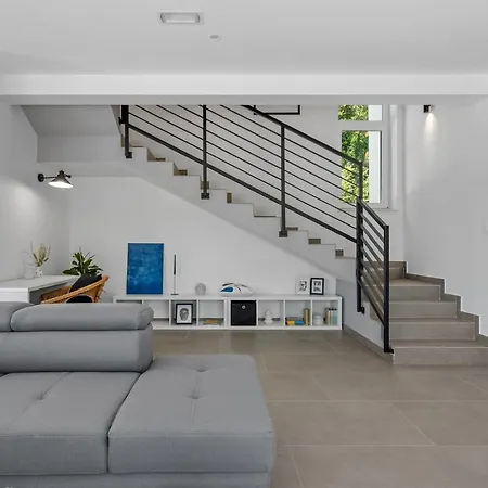 Villa 3-bedroom Pera With Heated Pool, 7km From Gata