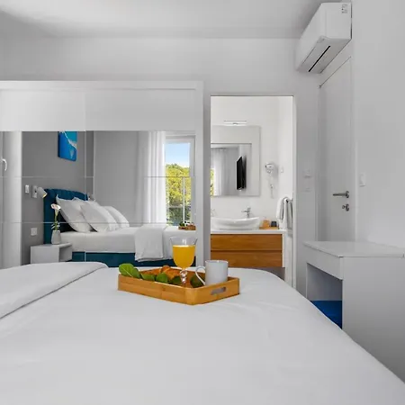 New! 3-bedroom Pera With Heated Pool, 7km From *