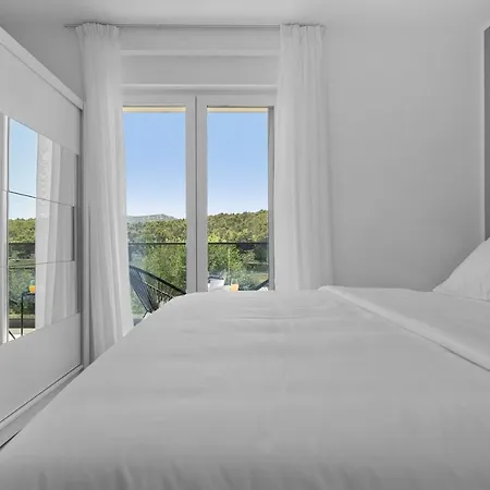 New! 3-bedroom Pera With Heated Pool, 7km From Villa