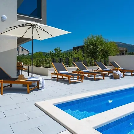 New! 3-bedroom Pera With Heated Pool, 7km From Villa Gata
