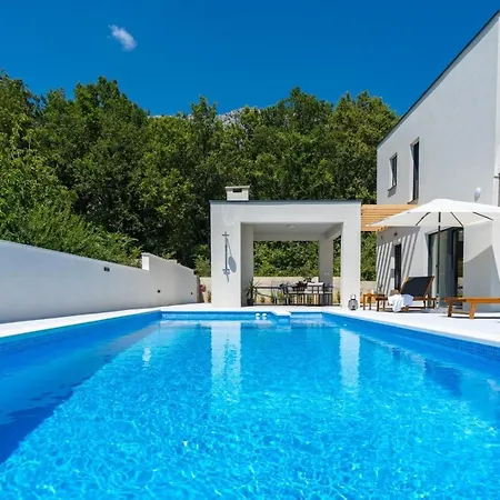 New! 3-bedroom Pera With Heated Pool, 7km From Villa Gata