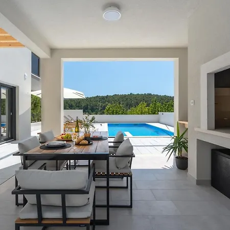 New! 3-bedroom Pera With Heated Pool, 7km From * Gata