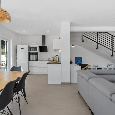 New! 3-bedroom Pera With Heated Pool, 7km From * Gata