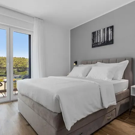 New! 3-bedroom Pera With Heated Pool, 7km From