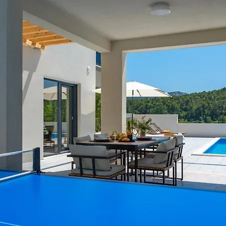 Villa New! 3-bedroom Pera With Heated Pool, 7km From *