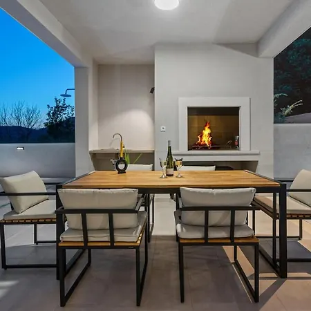 Villa 3-bedroom Pera With Heated Pool, 7km From Gata