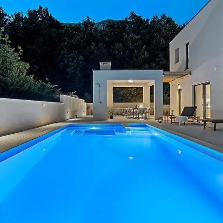 New! 3-bedroom Pera With Heated Pool, 7km From * Gata