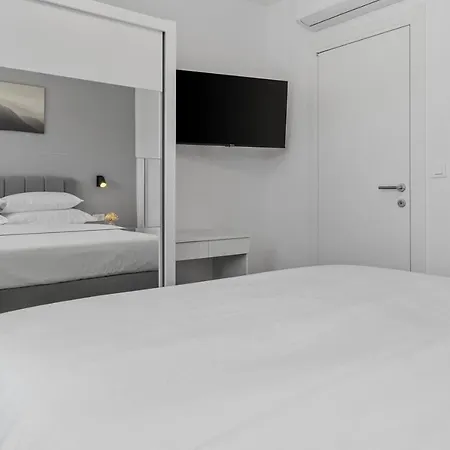 Villa New! 3-bedroom Pera With Heated Pool, 7km From *