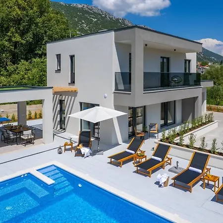 New! 3-bedroom Pera With Heated Pool, 7km From Villa *