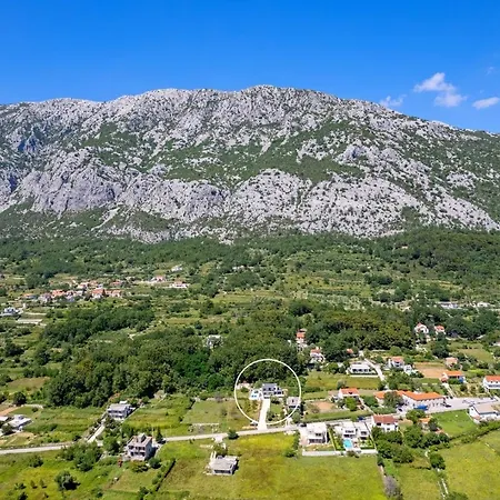 New! 3-bedroom Pera With Heated Pool, 7km From Villa