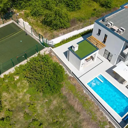 New! 3-bedroom Pera With Heated Pool, 7km From Villa Gata