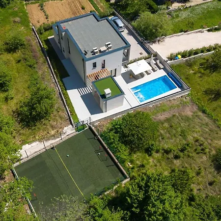 New! 3-bedroom Pera With Heated Pool, 7km From Villa *